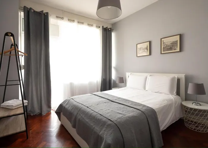 Lolla\'S City House