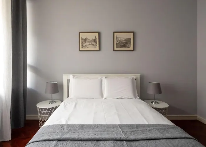 Lolla\'S City House